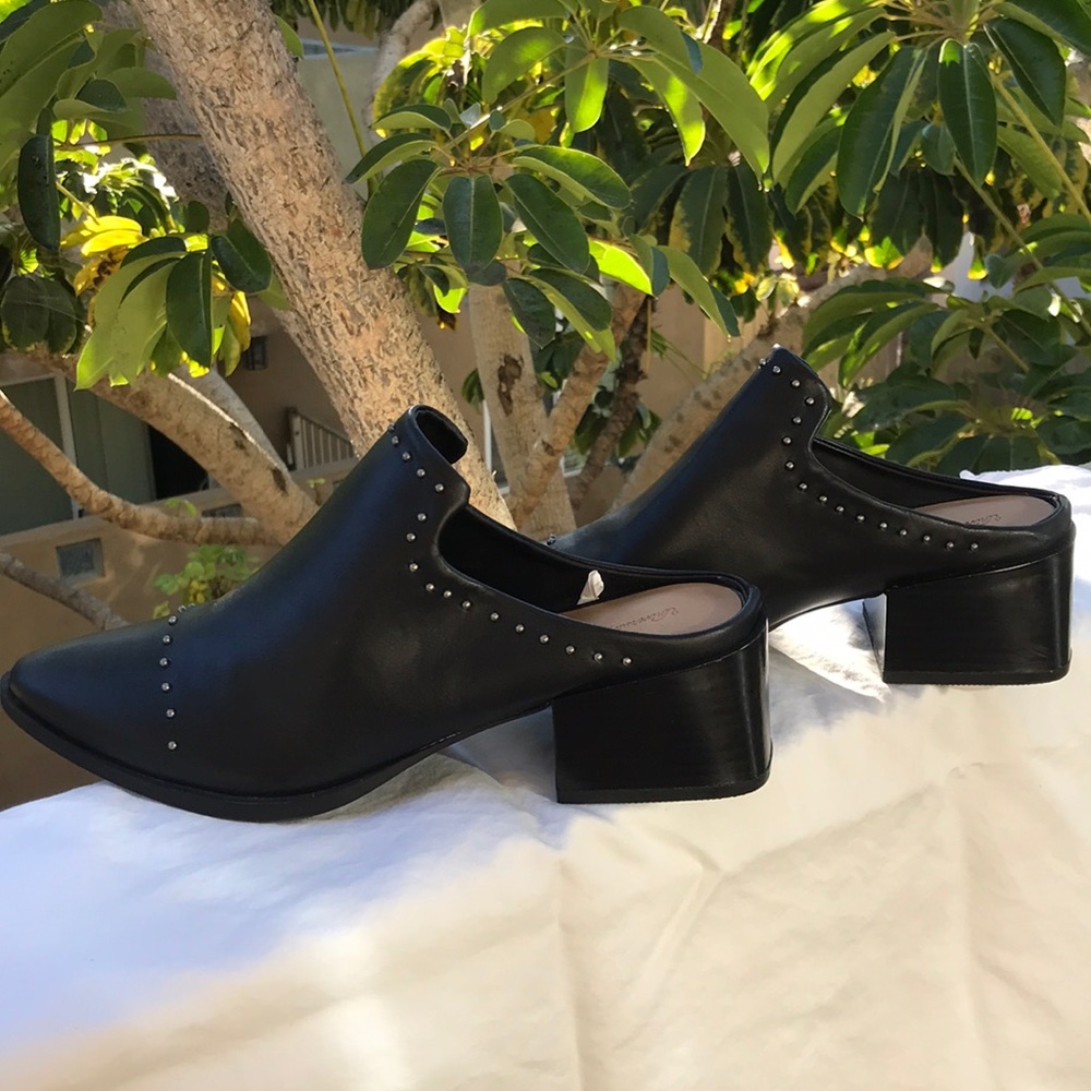 Universal Thread pointed toe heeled mules
